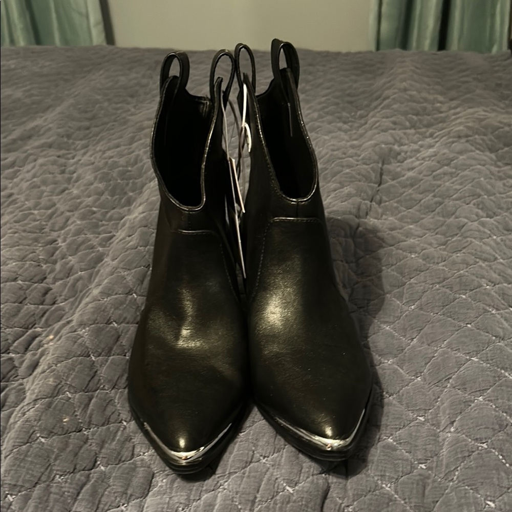 Elegant Black Ankle Boots